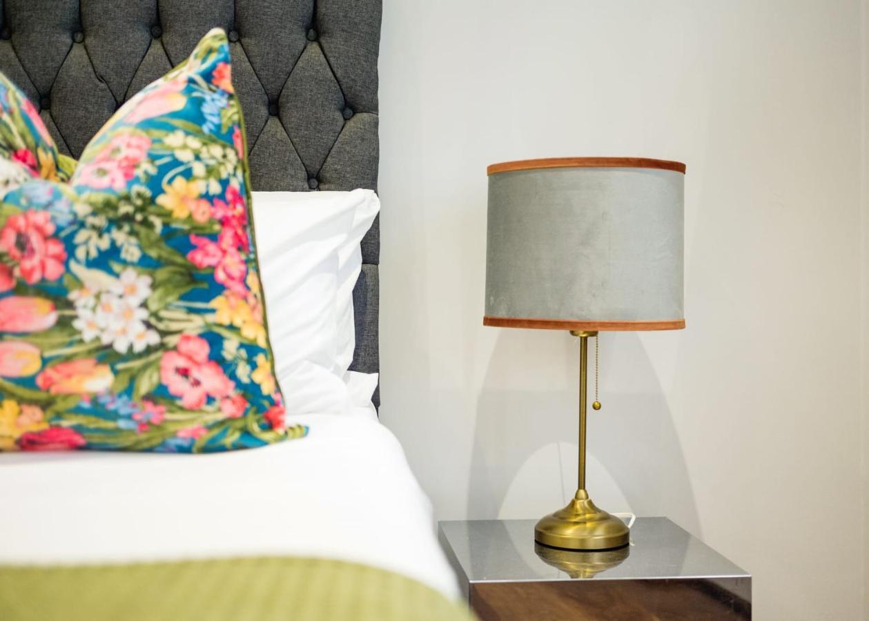 Modernized South Kensington Apartments 런던 외부 사진