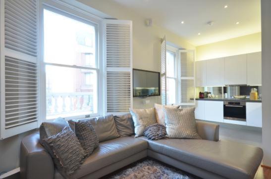 Modernized South Kensington Apartments 런던 외부 사진