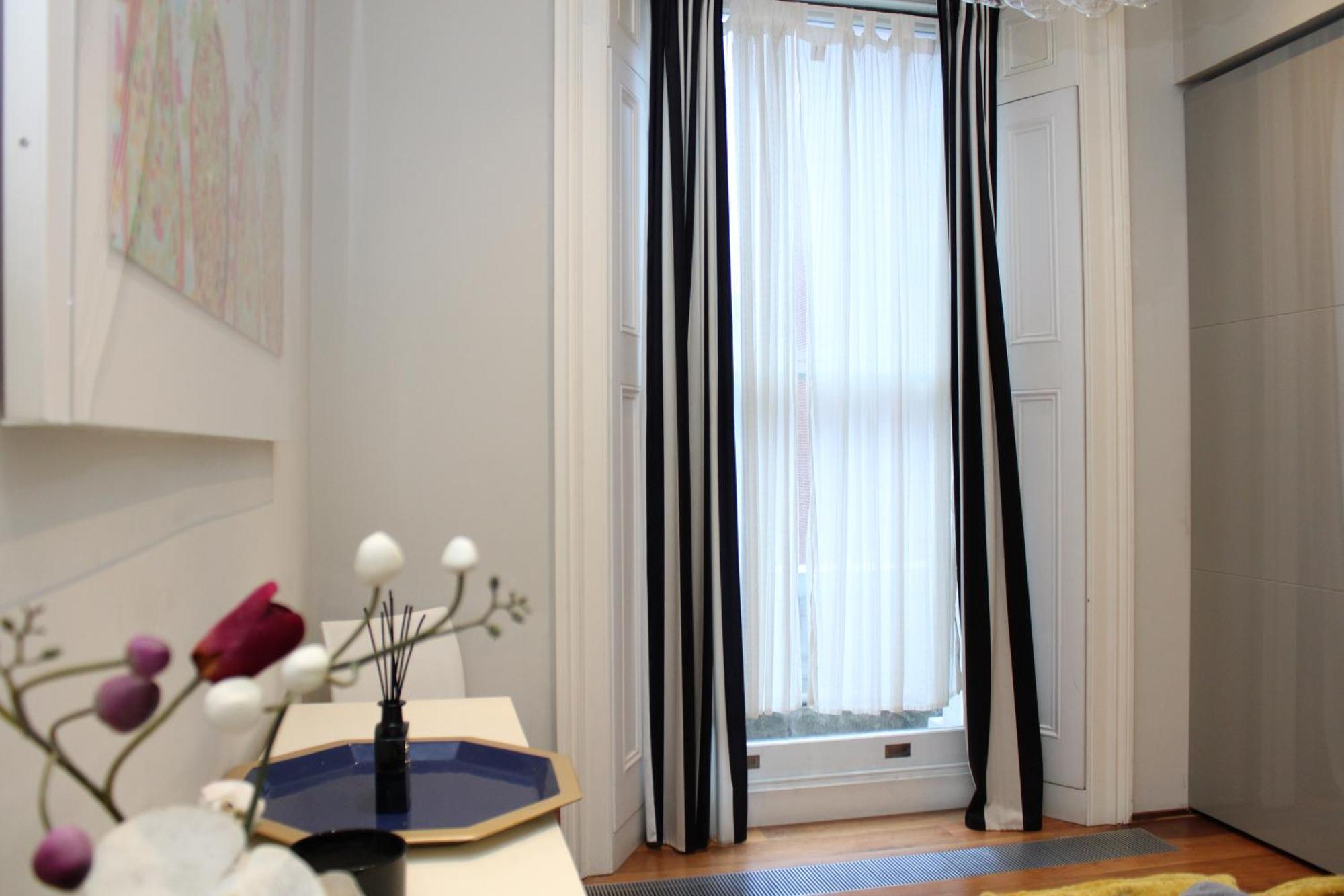Modernized South Kensington Apartments 런던 외부 사진